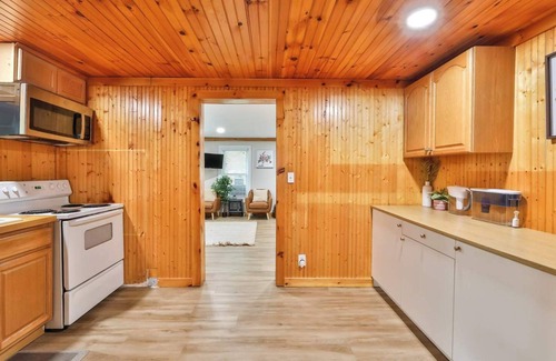 Hunter Apartment | Group Getaway 1 Mile From Hunter Mtn w/Fire Pit