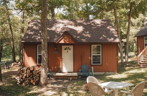 Wisconsin Dells Cabin | Group Getaway-4 Cabins @ Sandstone Rustic Retreat