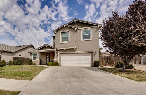 Visalia House | Group Getaway 5 Mi to Dtwn Visalia