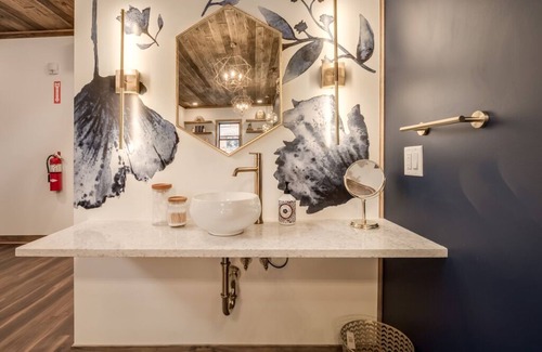 Prescott Hotel | Group Getaway | Downtown | Riverfront Stay