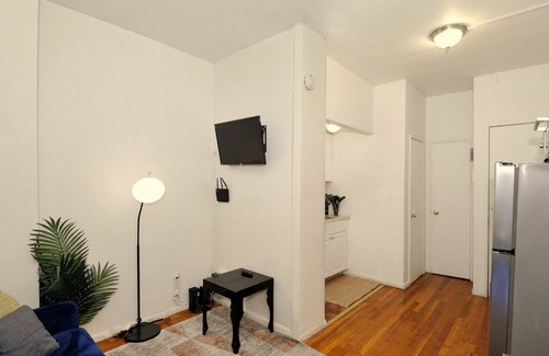 Garment District Apartment | Group Getaway! Ideal 2BR in NYC