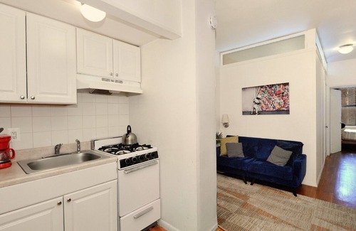 Garment District Apartment | Group Getaway! Ideal 2BR in NYC