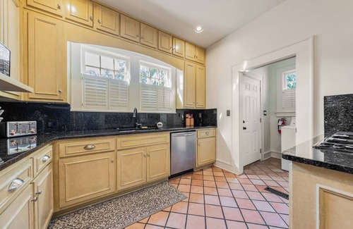 Columbus House | Group Getaway in a Grand Historic Home | Sleeps 10 | 15 minutes to Fort Benning
