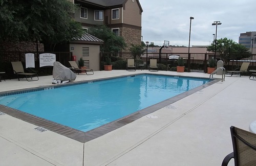 Vance Jackson Apartment | Group Getaway! TWO Comfortable 2BR Suites, Free Breakfast, Pet-friendly, Pool!