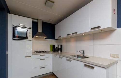 Oude-Tonge House | Group house with steam shower and sauna. The living room has a lockable double door so two separate