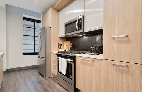 Downtown Chicago Apartment | Group Stay: 3 Modern 2BR Units, Great Amenities