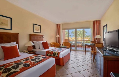 El Quseir Hotel | Group Stay in 4-Room Pool View + Spa, Beachfront, Tennis & Dining Options