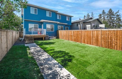 Lynnwood Ridge House | 🏡 Group Stay Near Downtown 6BR Full Duplex Sleeps 16! 2 Kitchens Banff P