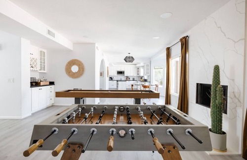 Sunset Ridge House | Group stay w/pool, hot tub & foosball!