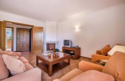 Meia Praia Hotel | Group Travel Destination! 3BR Townhouse with Full Kitchen, Patio, Garden View!