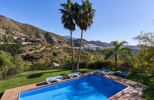 Frigiliana Villa | Group Villa 14 Pool wifi Air