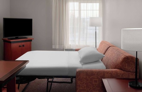 Snail Hotel | Groups Best Choice: 4 Homey Suites w/Kitchen and Living Area - BBQ, DVD Library