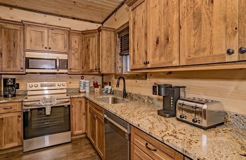 Smoky Mountains Cabin | Grouse Mtn Lodge: Indoor Pool, Mtn View, Theater, Game Room, Hot Tub, WiFi