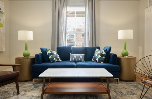 Belmont Apartment | Grove Apartment | 2 bed, 2 bath Luxury 30 + Rental in Downtown Belmont