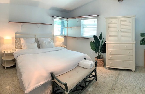 Southwest Coconut Grove House | Grove - Single Family Home with Large Backyard