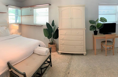 Southwest Coconut Grove House | Grove - Single Family Home with Large Backyard