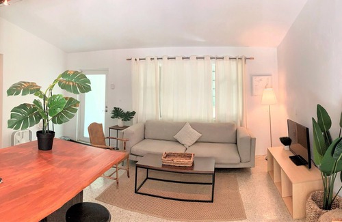 Southwest Coconut Grove House | Grove - Single Family Home with Large Backyard