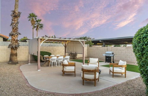 Arabian Views House | Grovers House-Private Home Oasis