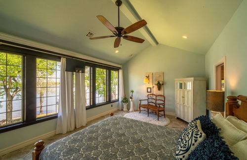 Grove House | Grove’s Grandest Lakefront Getaway! TONS OF PARKING!