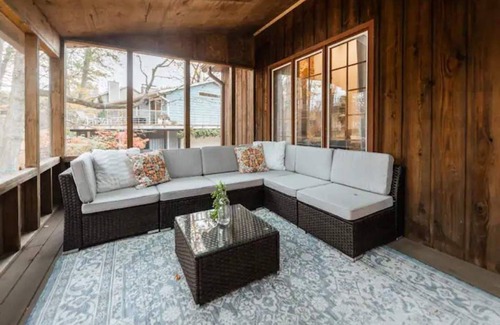 Bloomington House | Grovesnor Place 3128 sqft Screened Porch by IU