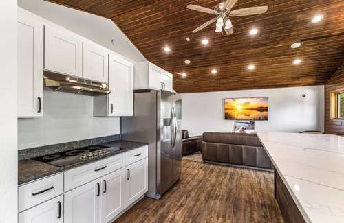 Sarona Cabin | Grumpys Lookout Condo - Upper Unit