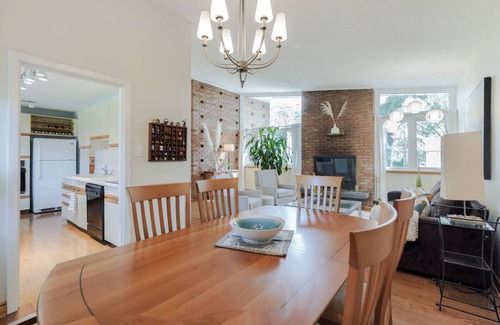 Richmond Hill House | GTA Getaway | Bright Entire Home for 5 in Richmond Hill