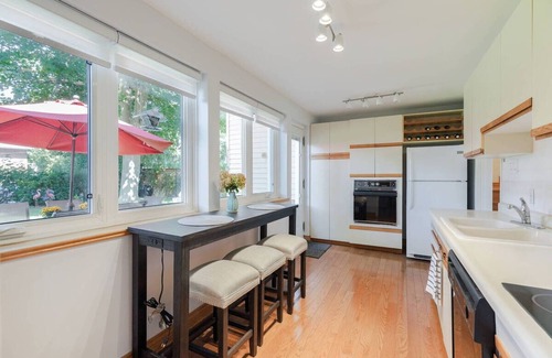 Richmond Hill House | GTA Getaway | Bright Entire Home for 5 in Richmond Hill