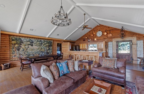 Kerrville House | Guadalupe Bluff Log Cabin - Hot tub - Guadalupe River View