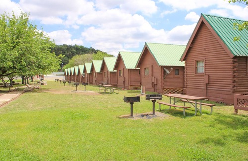 New Braunfels Cabin | Guadalupe River Lofted Cabin