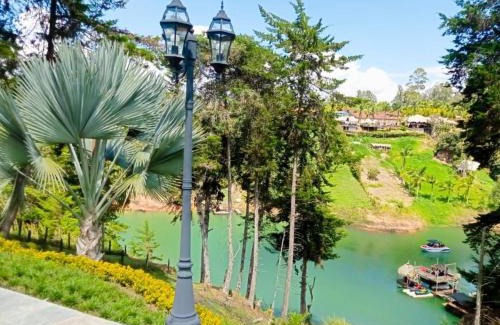 El Penol Villa | Guatape Casa Campestre acceso directo a la represa