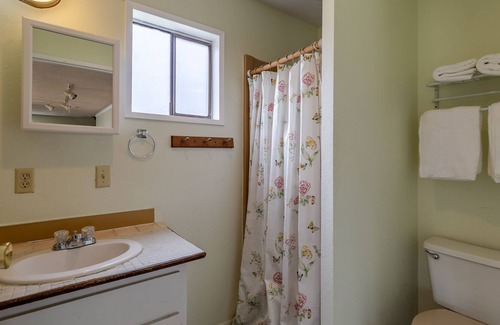 Anacortes Apartment | Guemes Island studio on woodlands