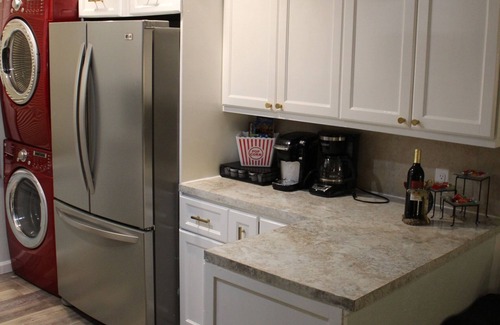 United Central Apartment | Guest apt. with a resort type backyard can make our home YOUR paradise!