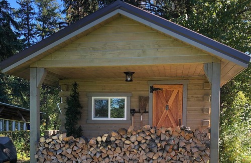 Regional District of Fraser-Fort George Cabin | Guest cabin on quiet lake
