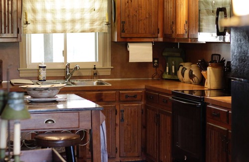 Sutherlin Cottage | Guest Cottage near VIR and Hyco Lake