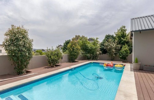 Greater Johannesburg Metropolitan Area House | Guest Ensuite @ Waterfall Country Estate.