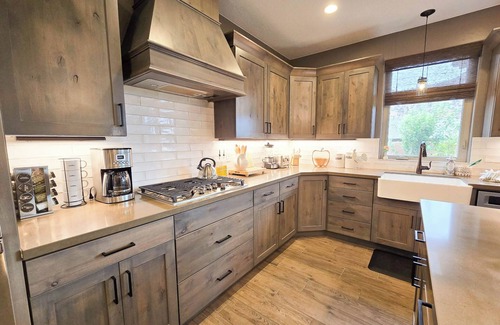 Kanab House | Guest favorite near Zion/Epic view/Pickleball/Pool