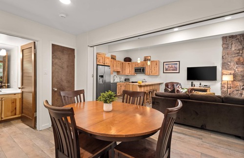 Snowmass Village Condo | Guest Favorites at 10% Off! Stay 3 nights through Nov