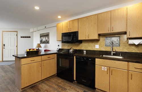 Snowmass Village Condo | Guest Favorites at 10% Off! Stay 3 nights through Nov