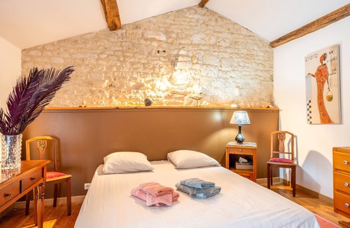 Saint-Martin-de-Fraigneau Bed & Breakfast | Guest Room 'The Suite One or Two Bedrooms' with Shared Terrace, Shared Garden and Wi-Fi