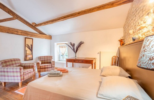Saint-Martin-de-Fraigneau Bed & Breakfast | Guest Room 'The Suite One or Two Bedrooms' with Shared Terrace, Shared Garden and Wi-Fi