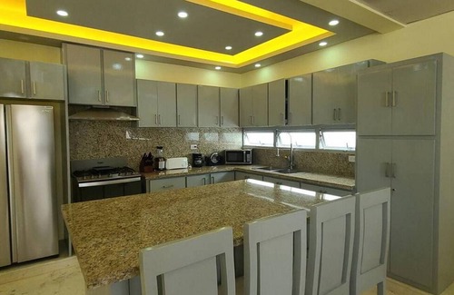 La Mulata Villa | Guest-friendly 10BR/12BA Villa: Pool, Billiard, Walk to Everything