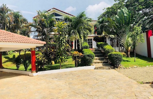 La Mulata I Villa | Guest-friendly 7BD villa, pool/billiard table/games, Wi-Fi/cable TV/AC/BBQ