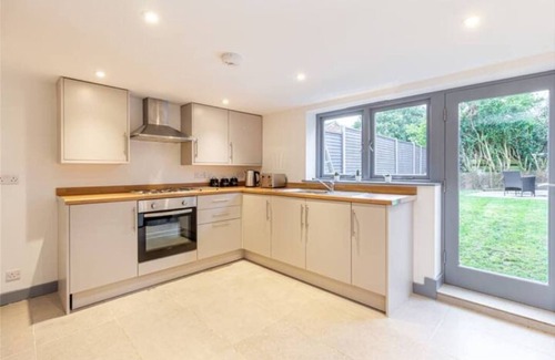 Leominster House | Guest Homes | 87 Bridge Street