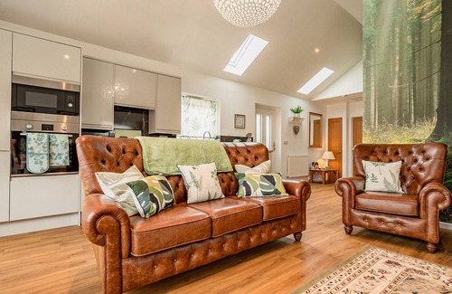 Tenbury Wells House | Guest Homes - Little Highlands