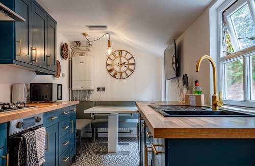 Worcester House | Guest Homes - Park Street, 5 Bed Worcester