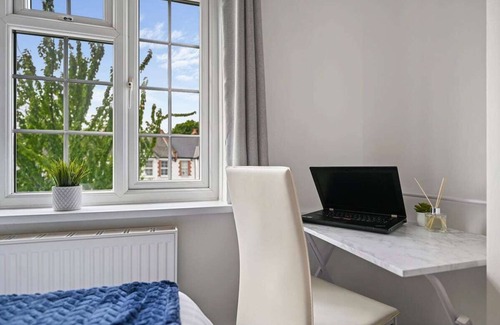 East Acton Apartment | Guest Homes | Rosebank Gardens