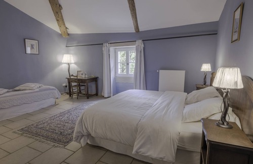 Colonzelle House | Guest House 'Azur' with Shared Pool, Shared Terrace and Wi-Fi