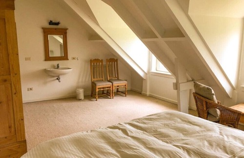 Broechem House | Guest house beautiful historic square farm 🎯 in Ranst