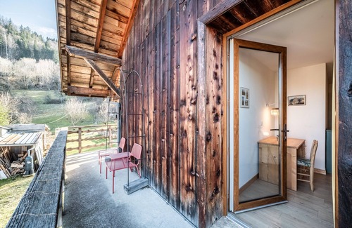 Mont-Saxonnex Apartment | Guest House 'Chambre Eté' with Mountain View, Private Terrace and Wi-Fi