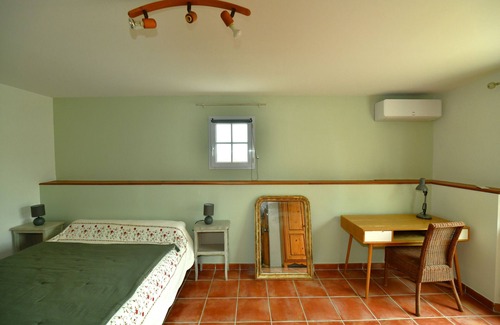 Tulette House | Guest House 'Chambre D'hôte 1 - Thym' with Mountain View, Wi-Fi and Air Conditioning